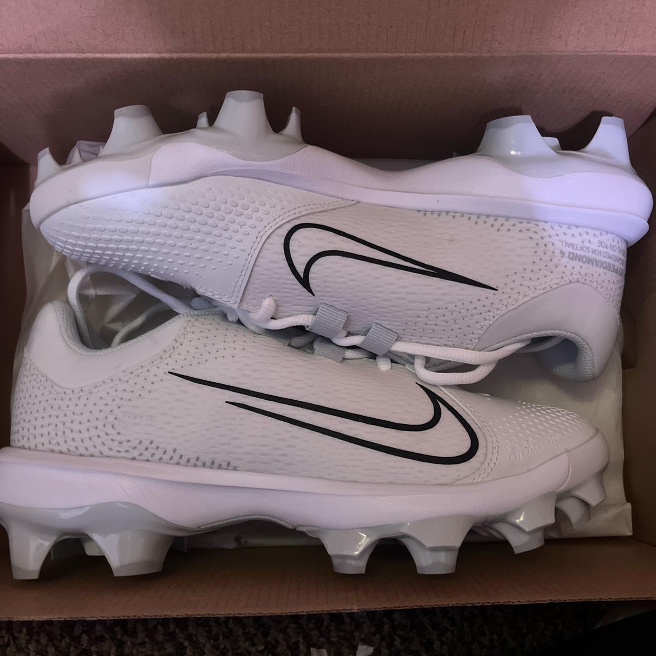 Grey nike softball outlet cleats