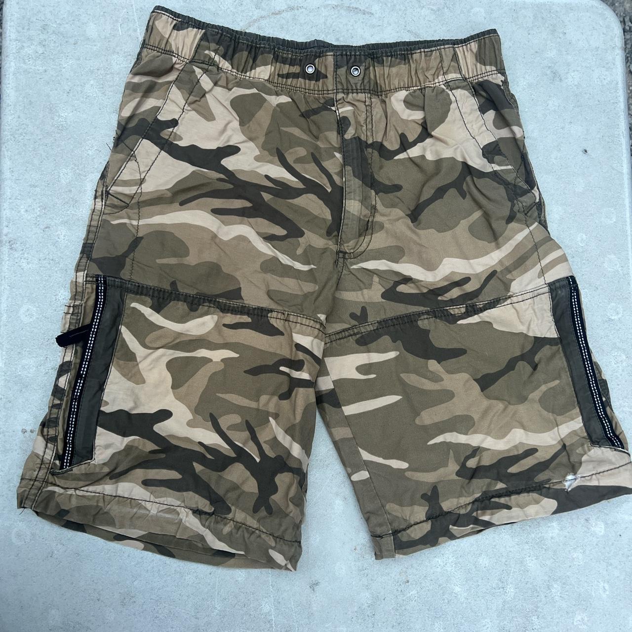 Unionbay camo shorts size small small wear around. Depop