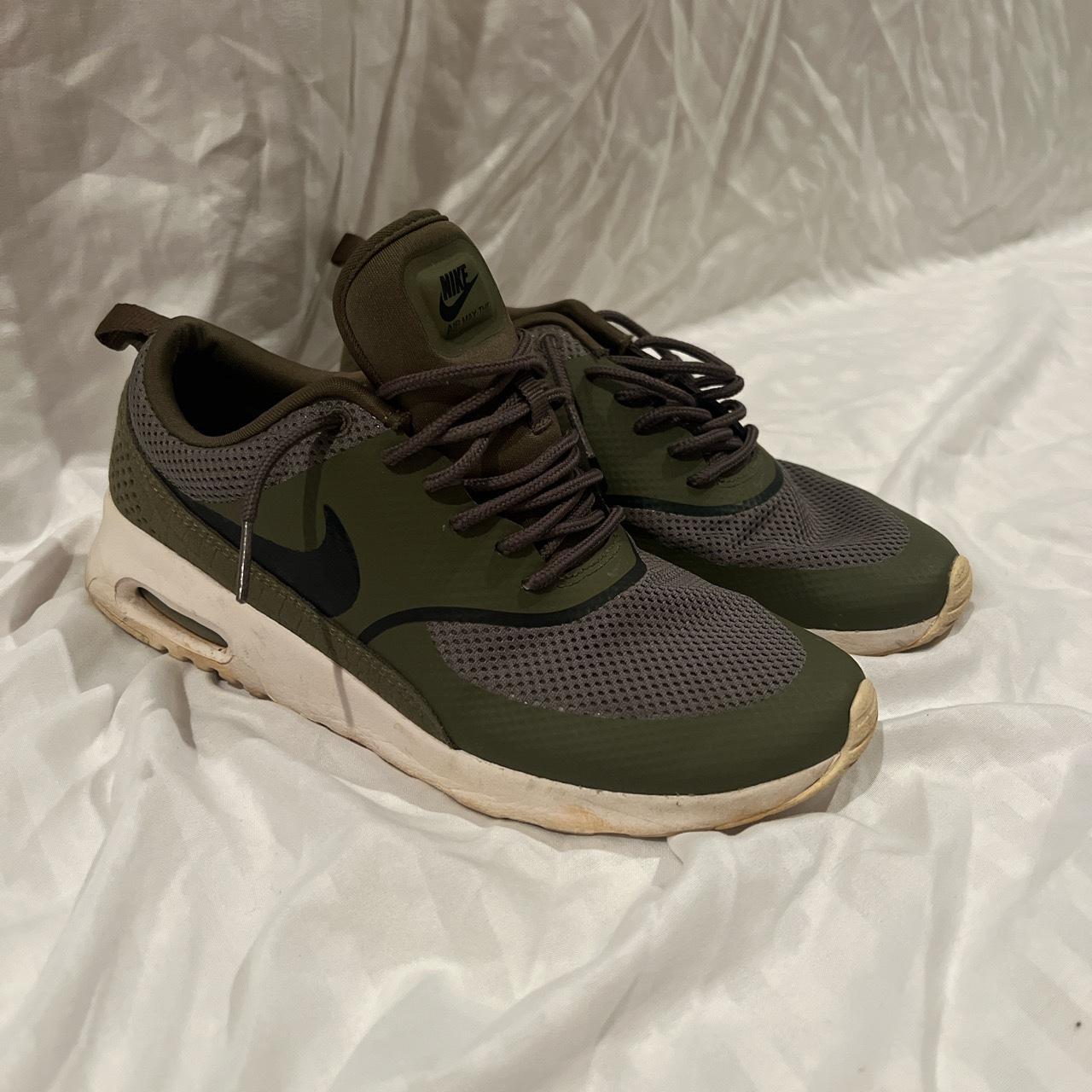 Olive green nike tennis shoes best sale