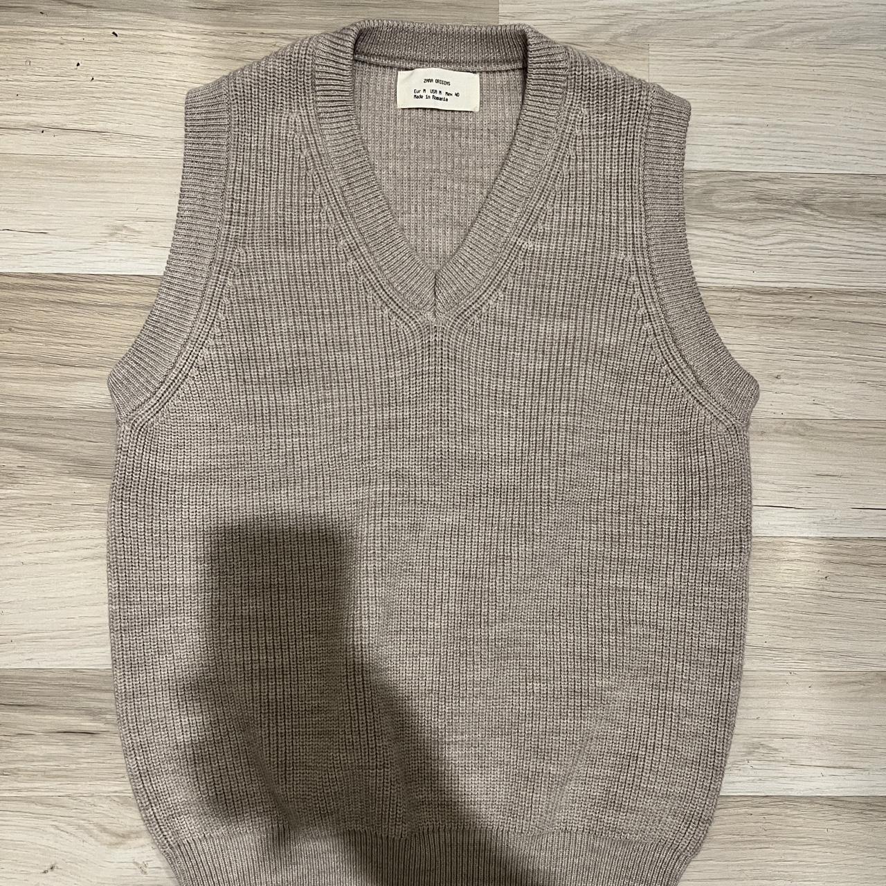 Zara knit beige V neck sweater vest Size Medium