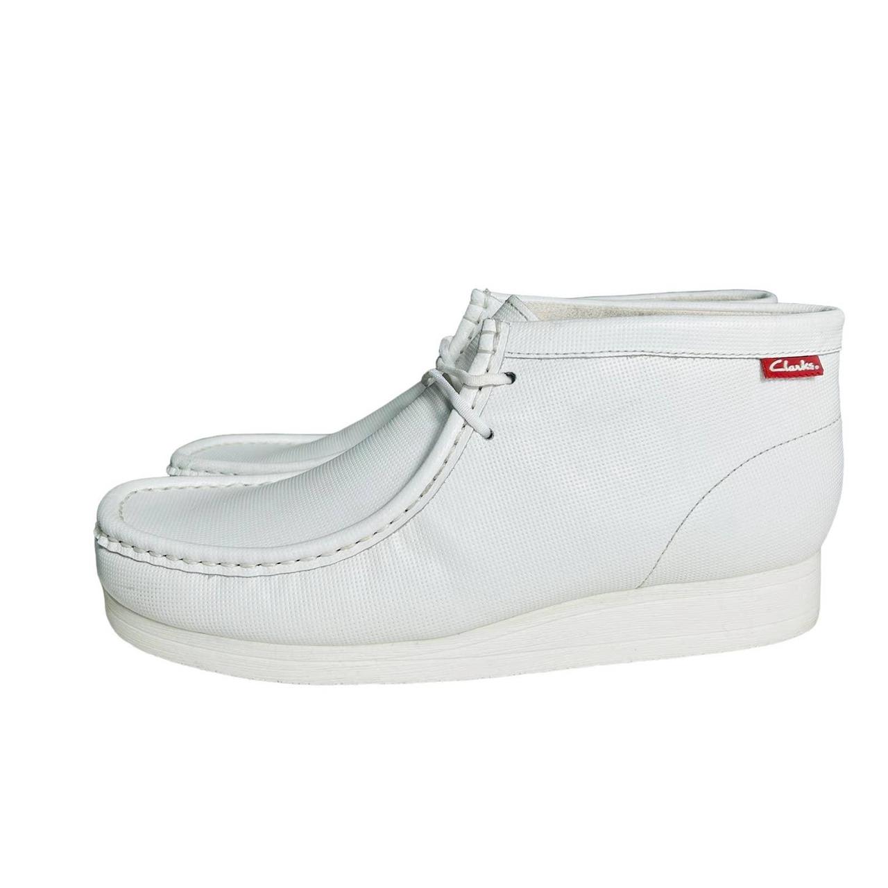 White trainers shop clarks