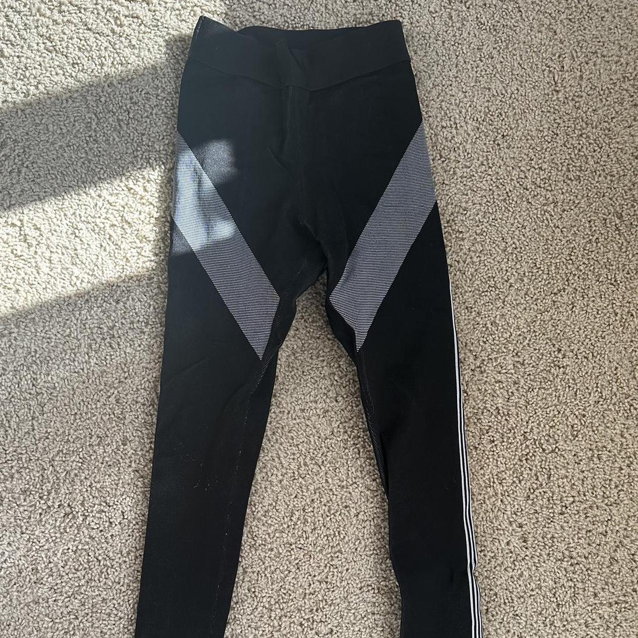 fabletics mesh black pocket legging •size - Depop