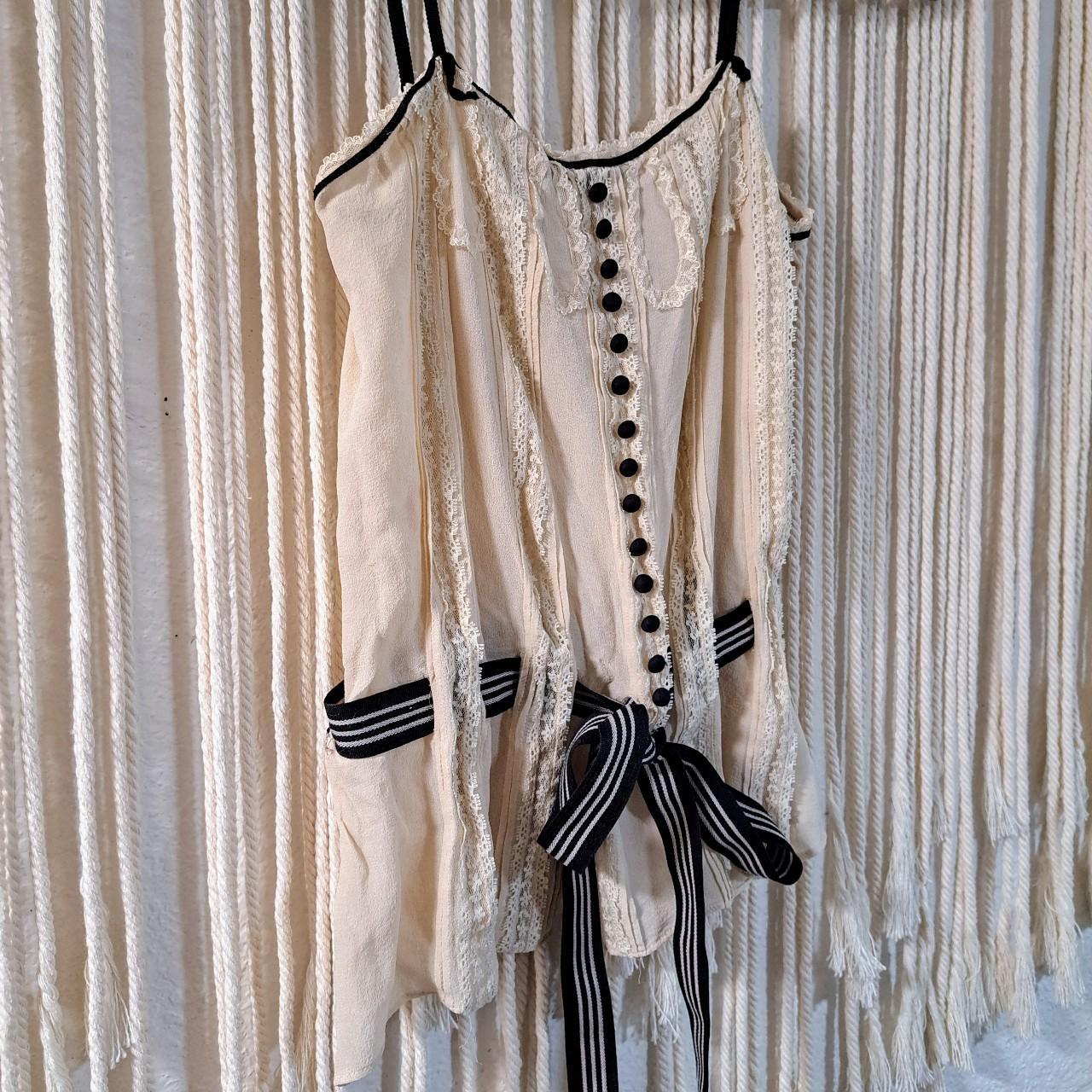 BCBG Max Azria Top • Pre-loved + Thrifted in CO.... - Depop