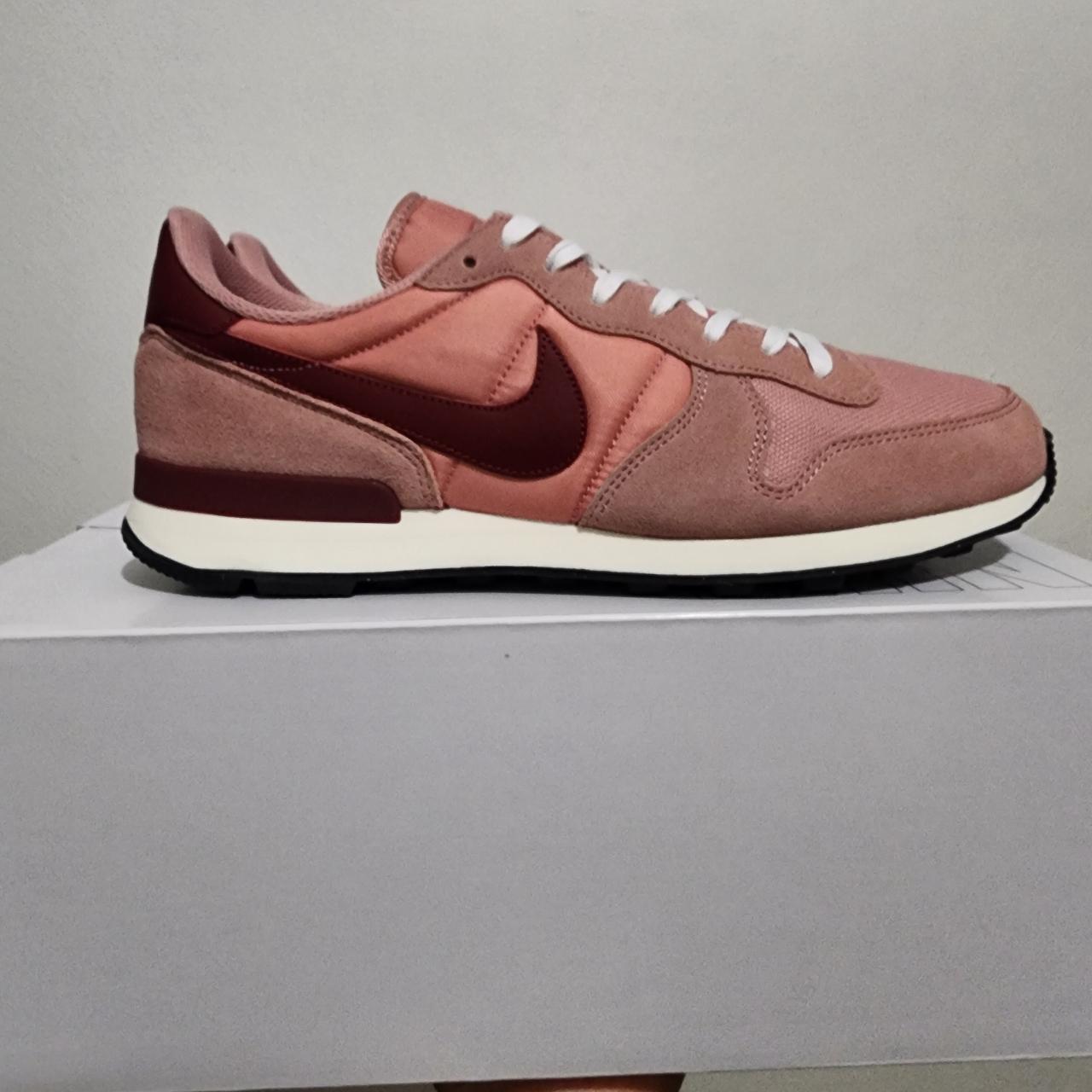 Nike hotsell internationalist custom