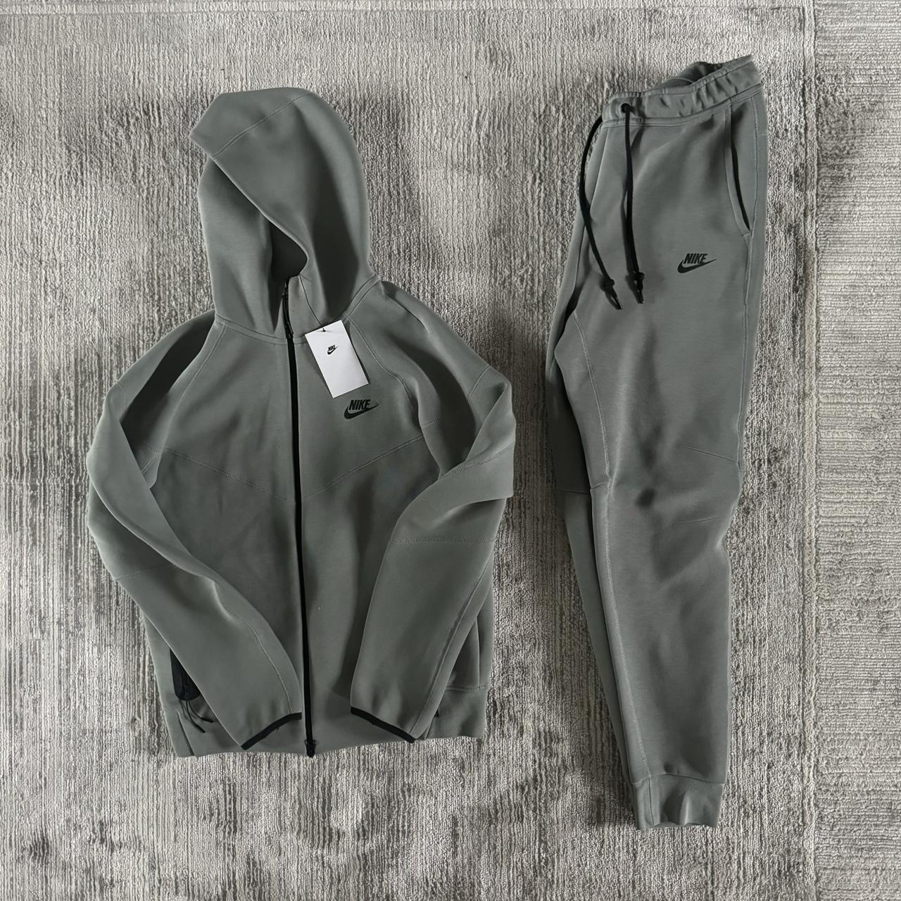 2017 nike tech tracksuit