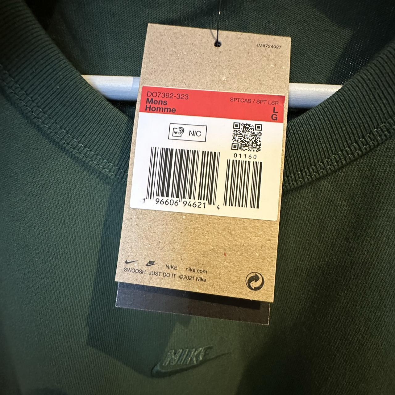 embroidered nike t shirt