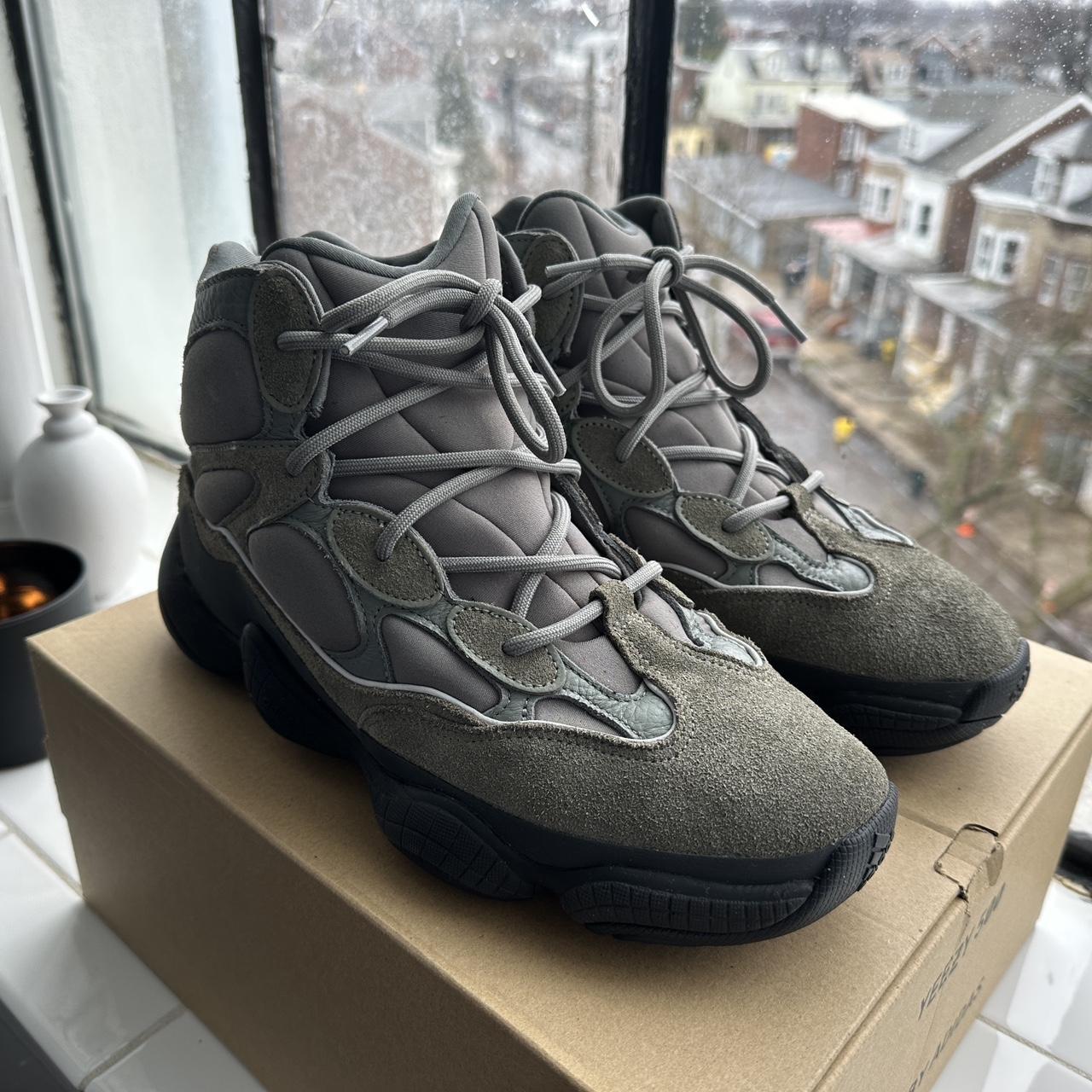 Yeezy 500 High Mist 100 authentic. Slight