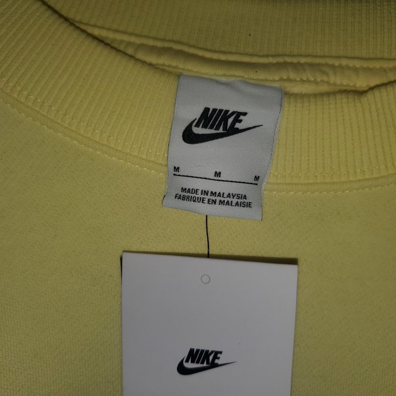 BNWT Nike crewneck sweatshirt Never worn no flaws Depop