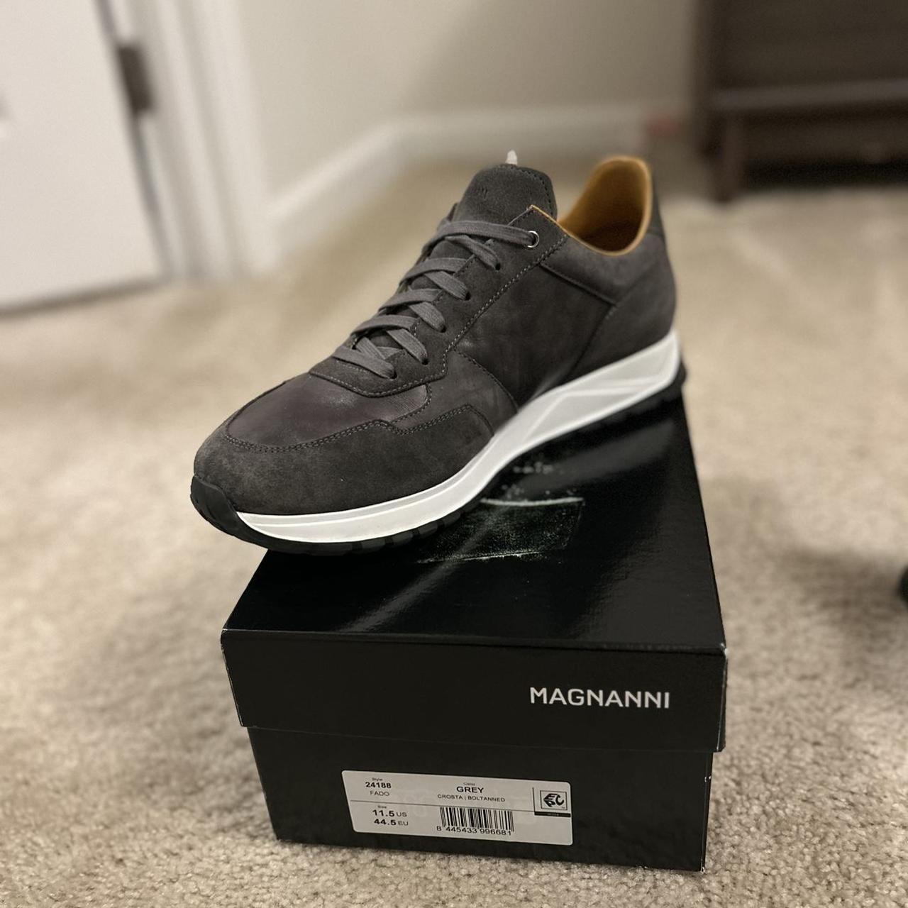 Magnanni fado discount leather sneaker