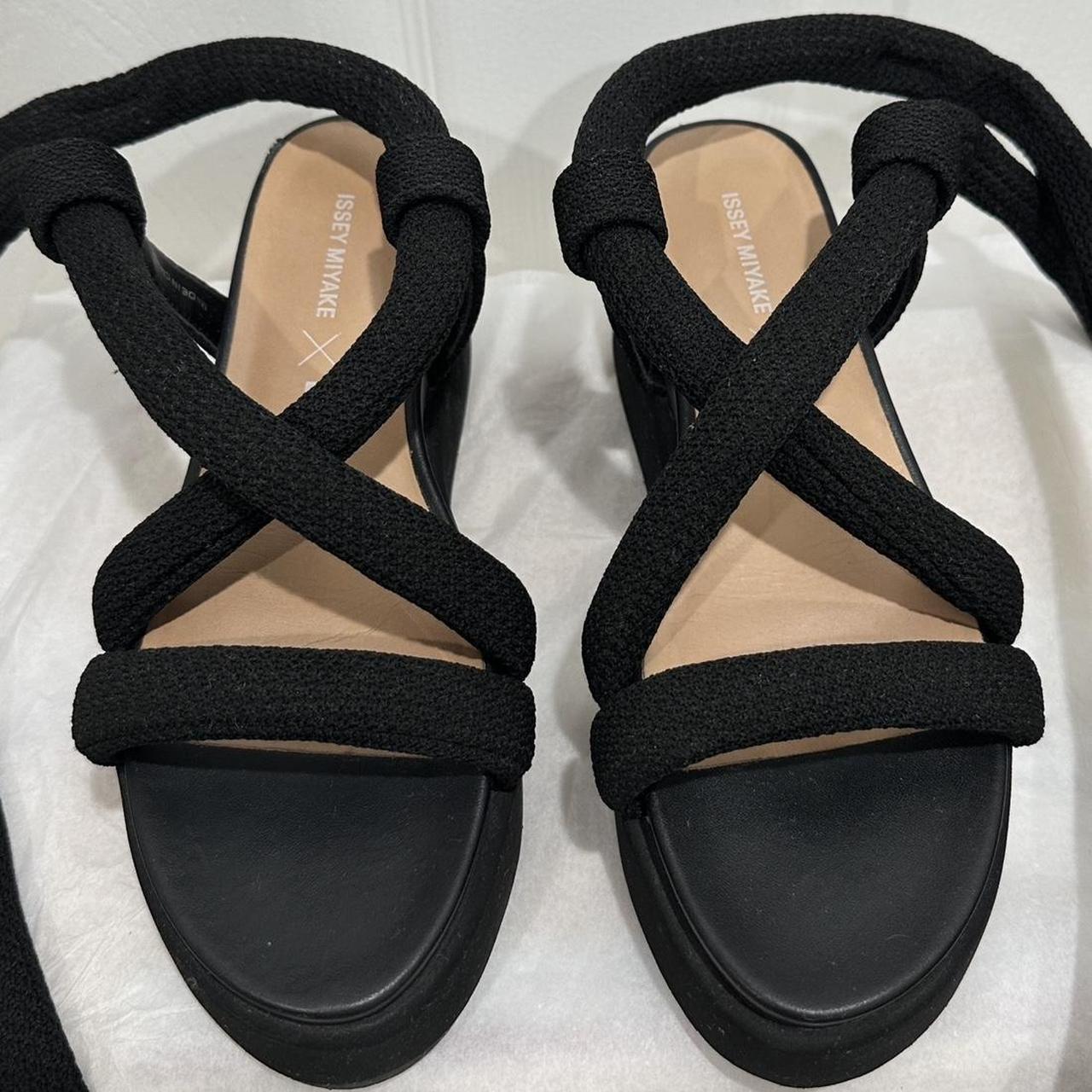 ★追跡&関税込【ISSEY MIYAKExUNITED NUDE】FIN SANDAL Issey Miyake Black United Nude Edition Fin Flat Sandals