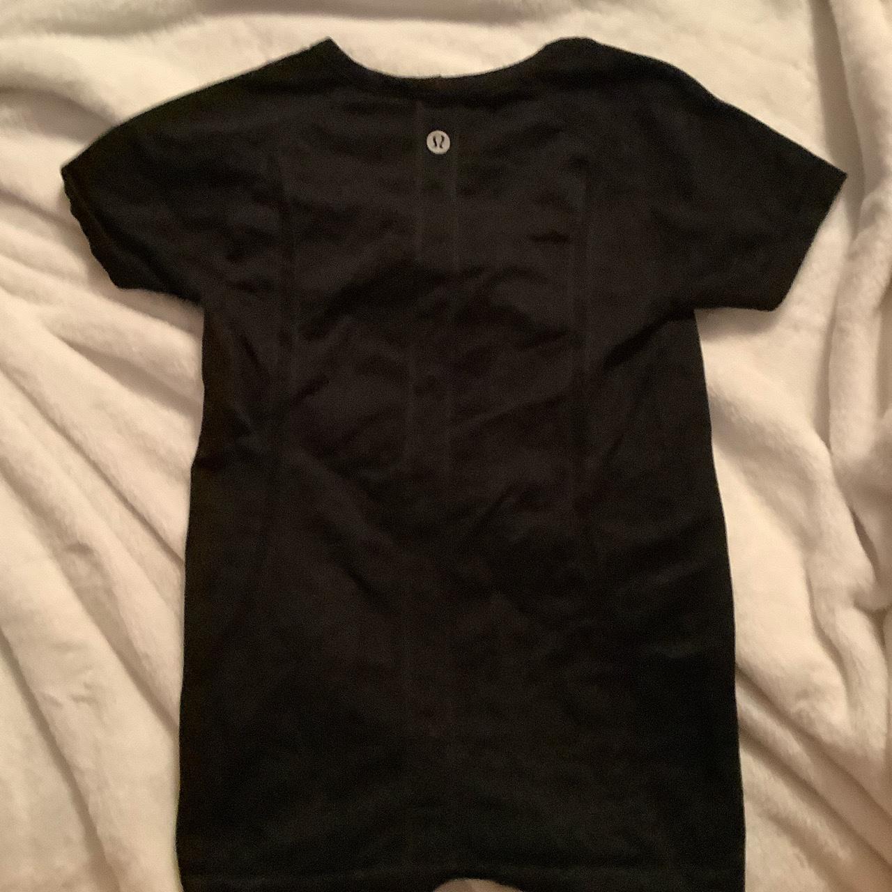 Lululemon Women's Black Shirt (2)