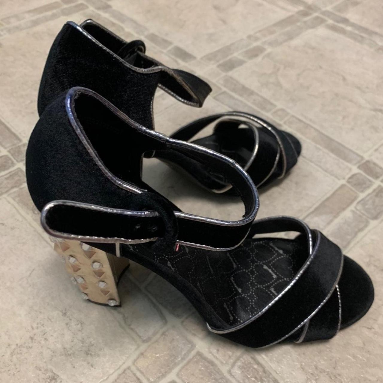 Betseyville By Betsey Johnson Heels Size 8 5 Black Depop   P0 