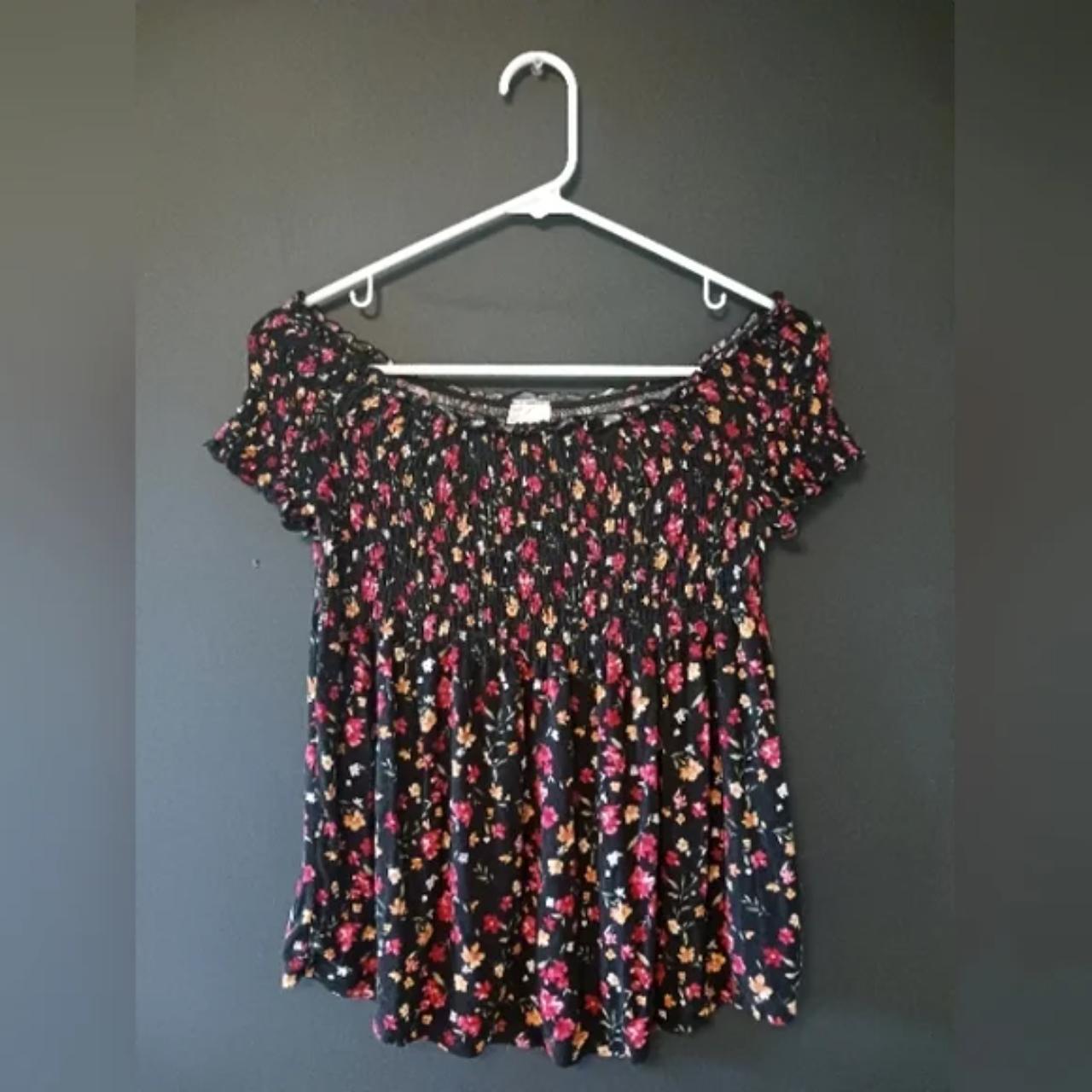 NO BOUNDARIES MEDIUM WOMEN'S BLACK FLORAL SUMMER TOP🌺 - Depop