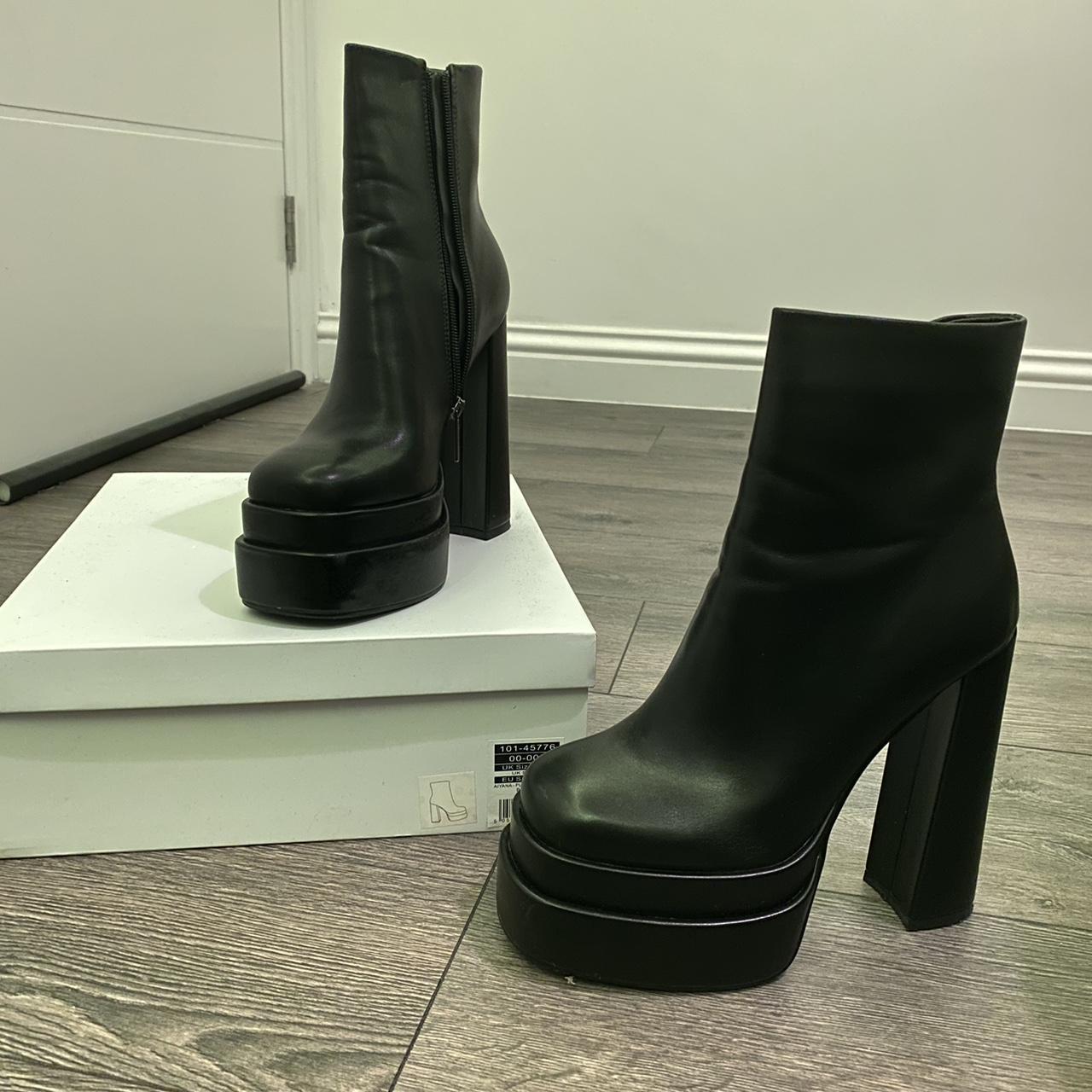 Black boots, in perfect condition. - Depop
