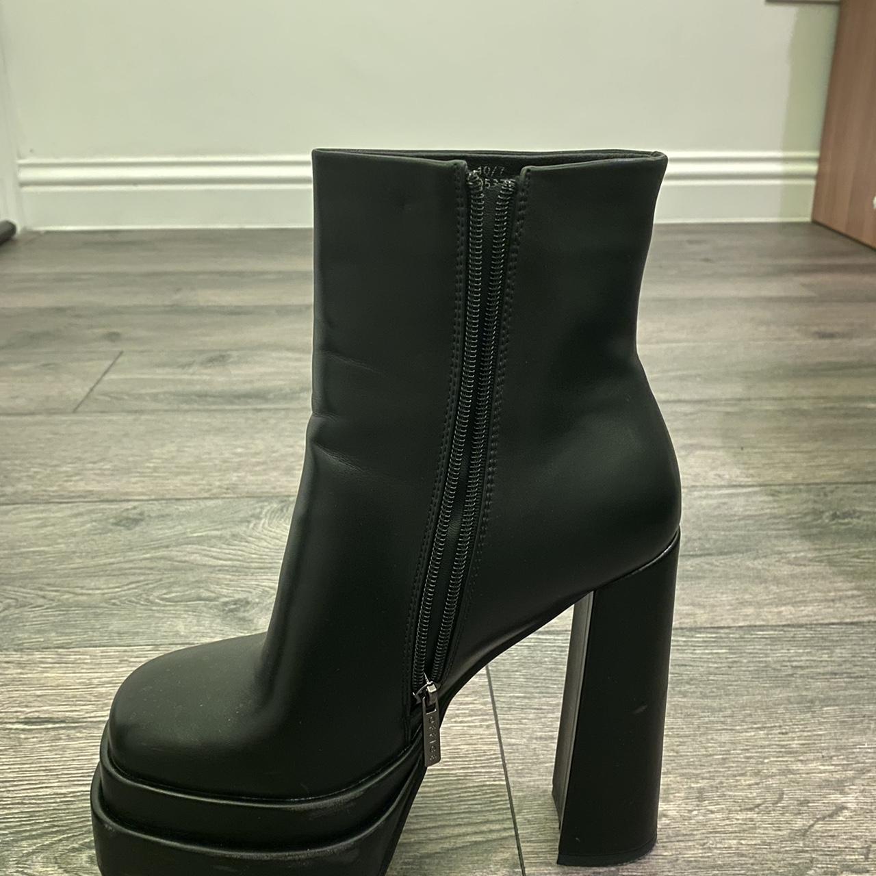 Black boots, in perfect condition. - Depop