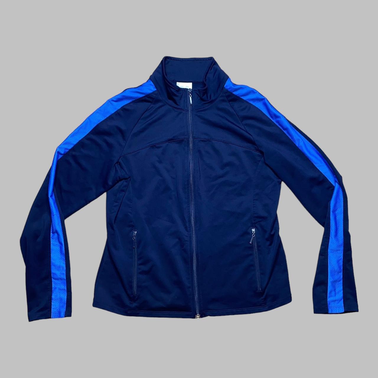 Fitted track outlet jacket