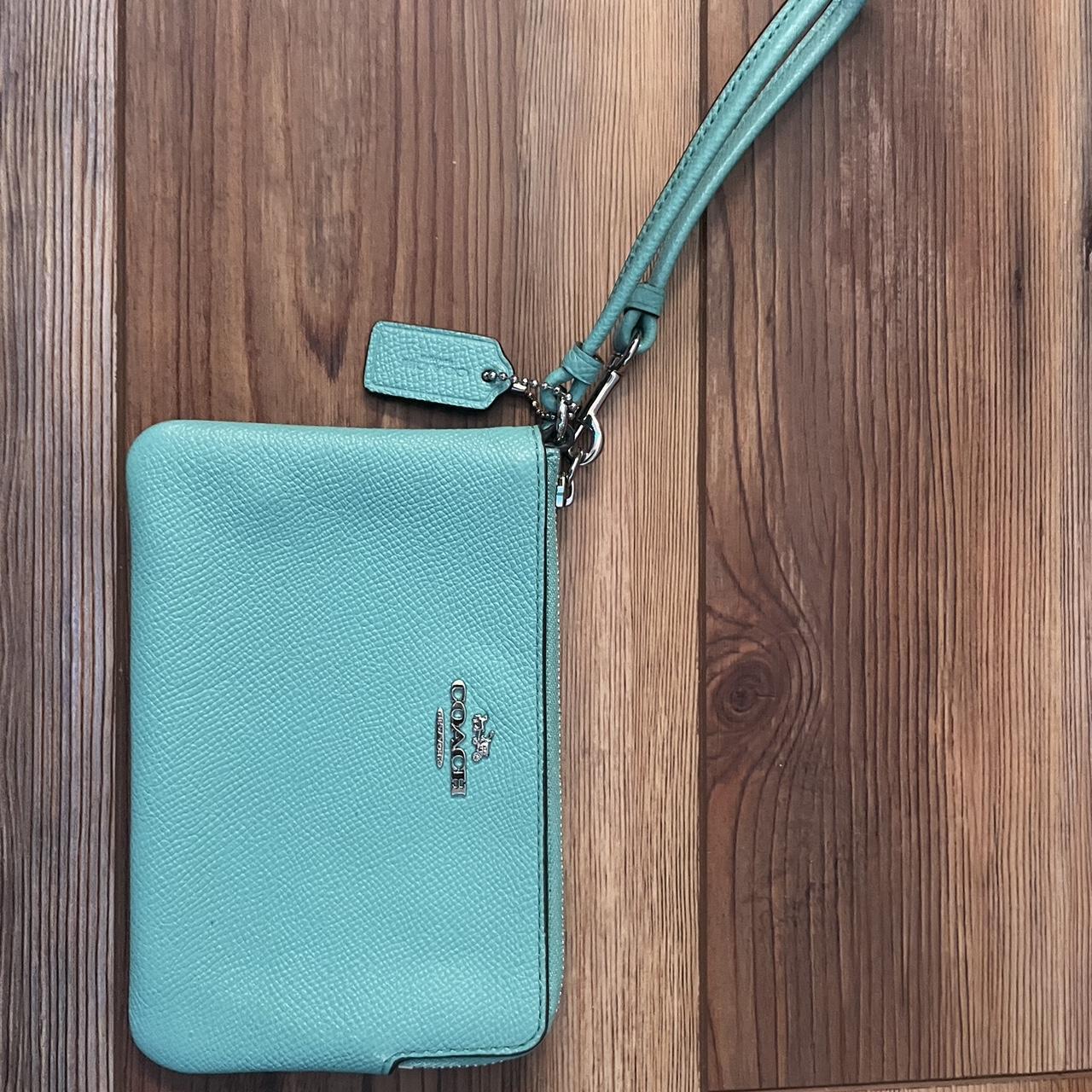 Coach deals mint wristlet