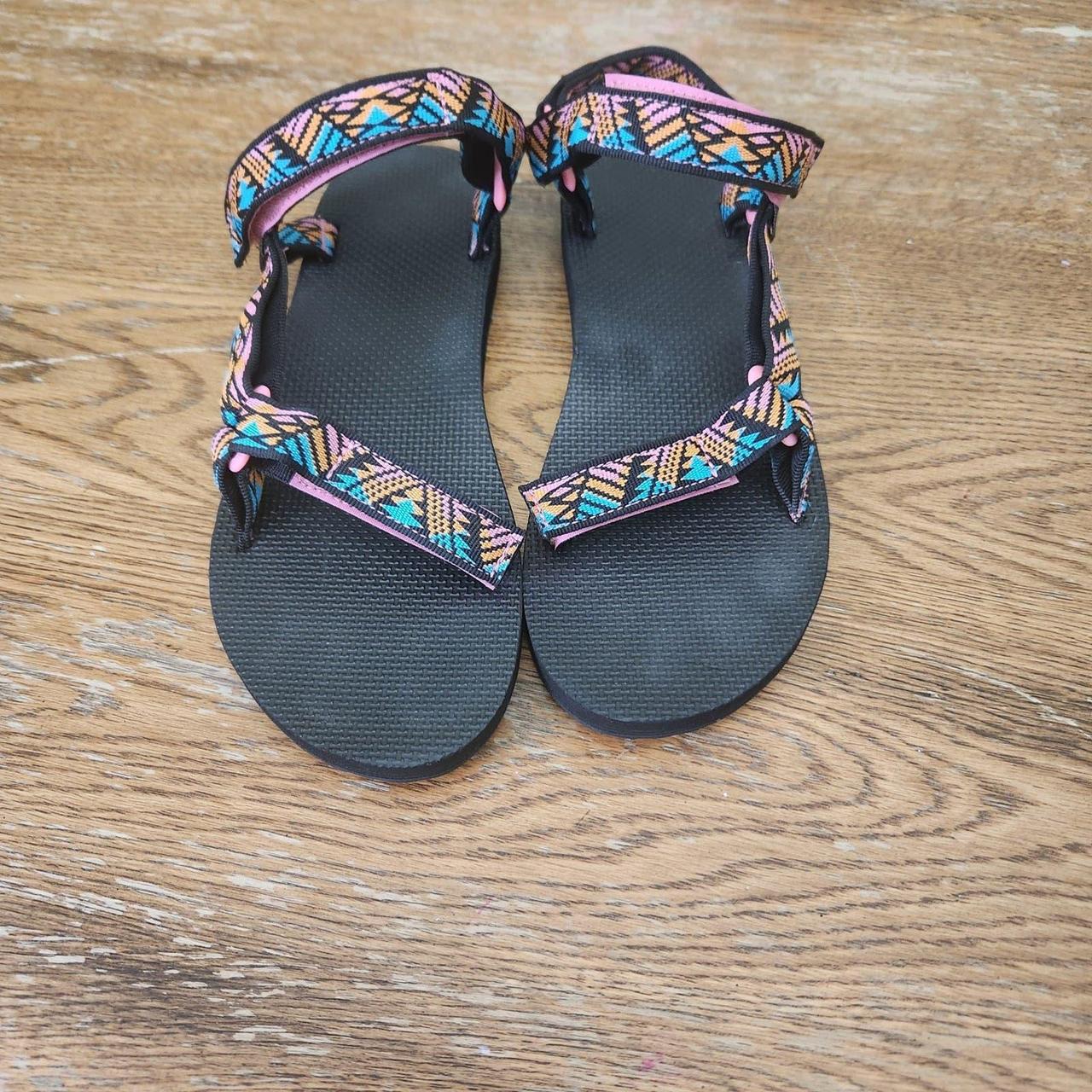 Teva sales boomerang sandals