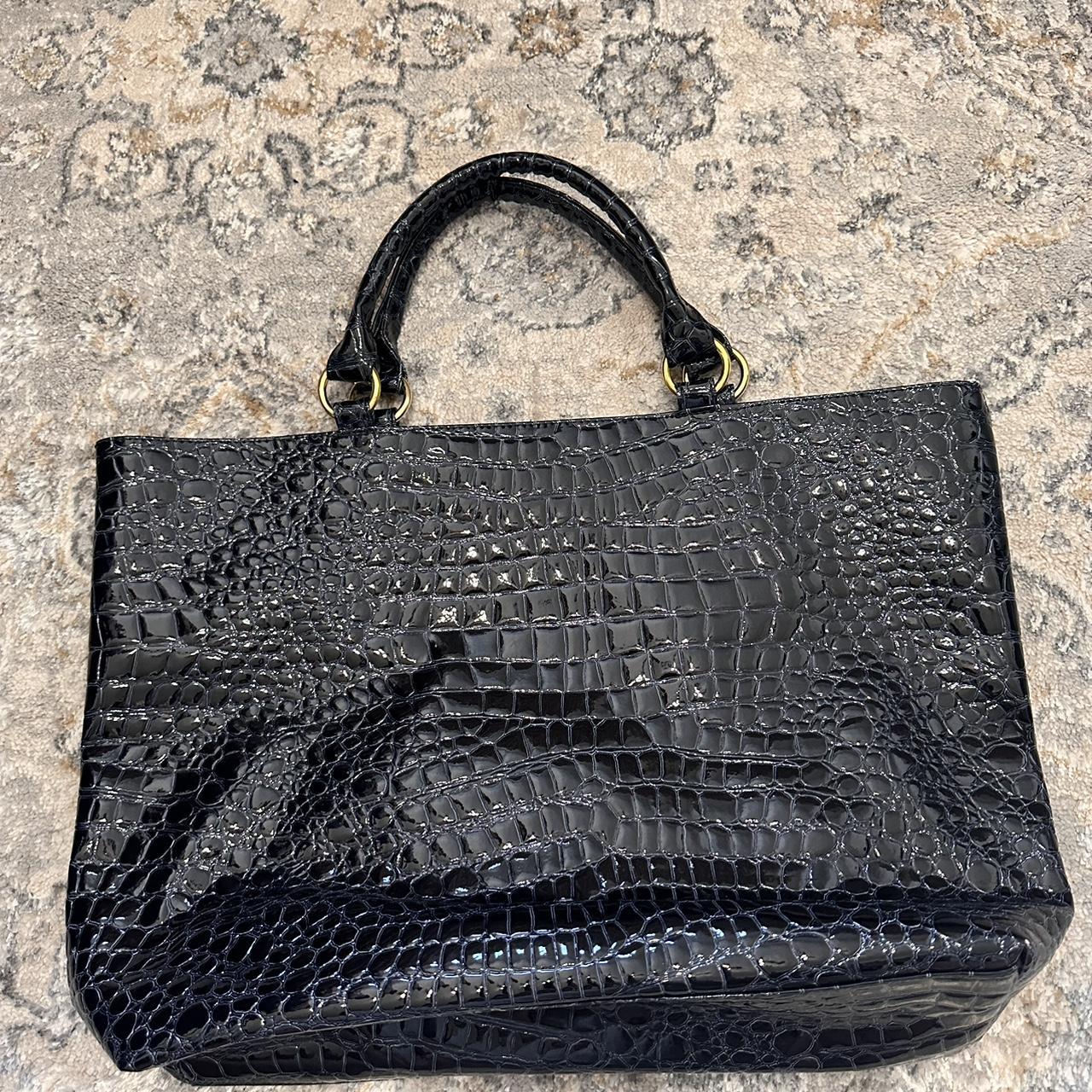 Vintage and Chic Reptile Textured Purse. Brand New Depop