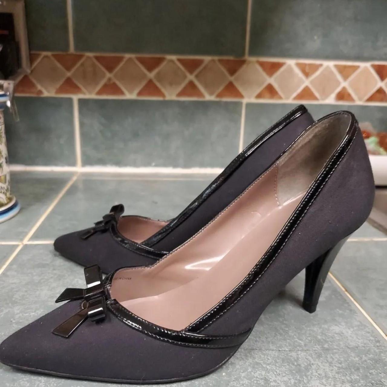 Tahari heels clearance black