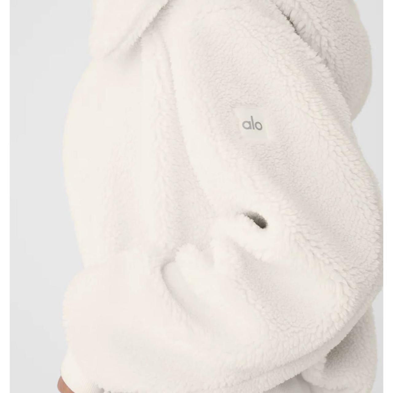 Selling a super cute Alo yoga cropped sherpa jacket. - Depop