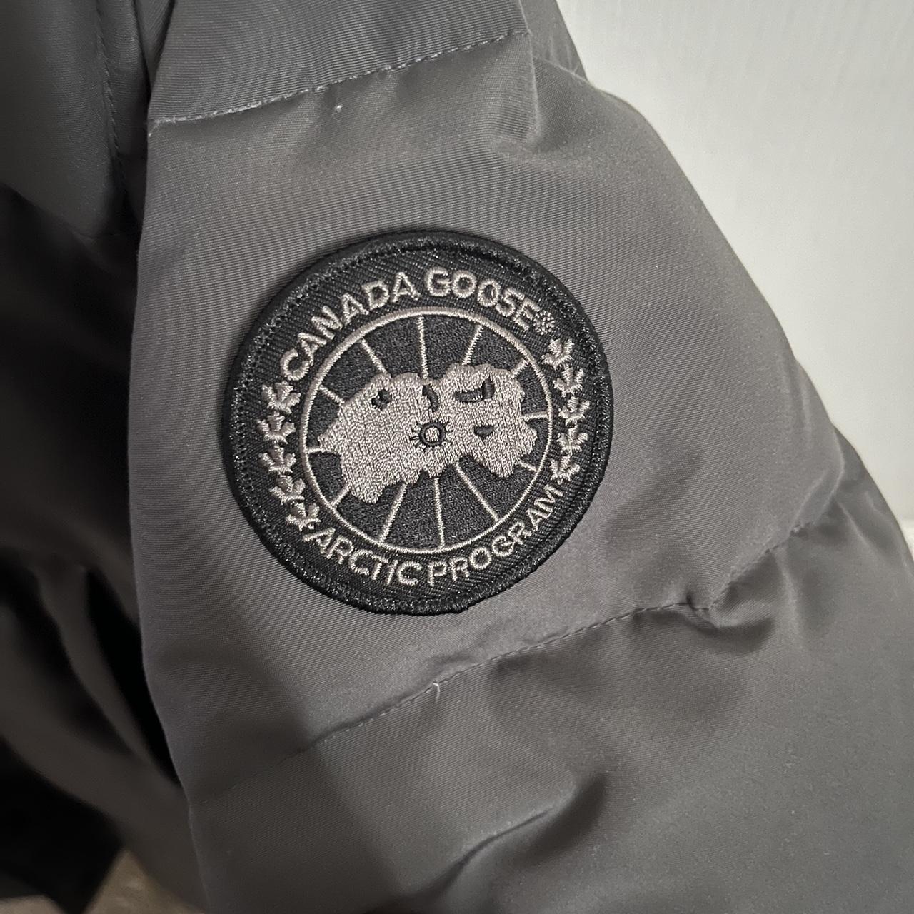 Canada goose grey and black - Depop