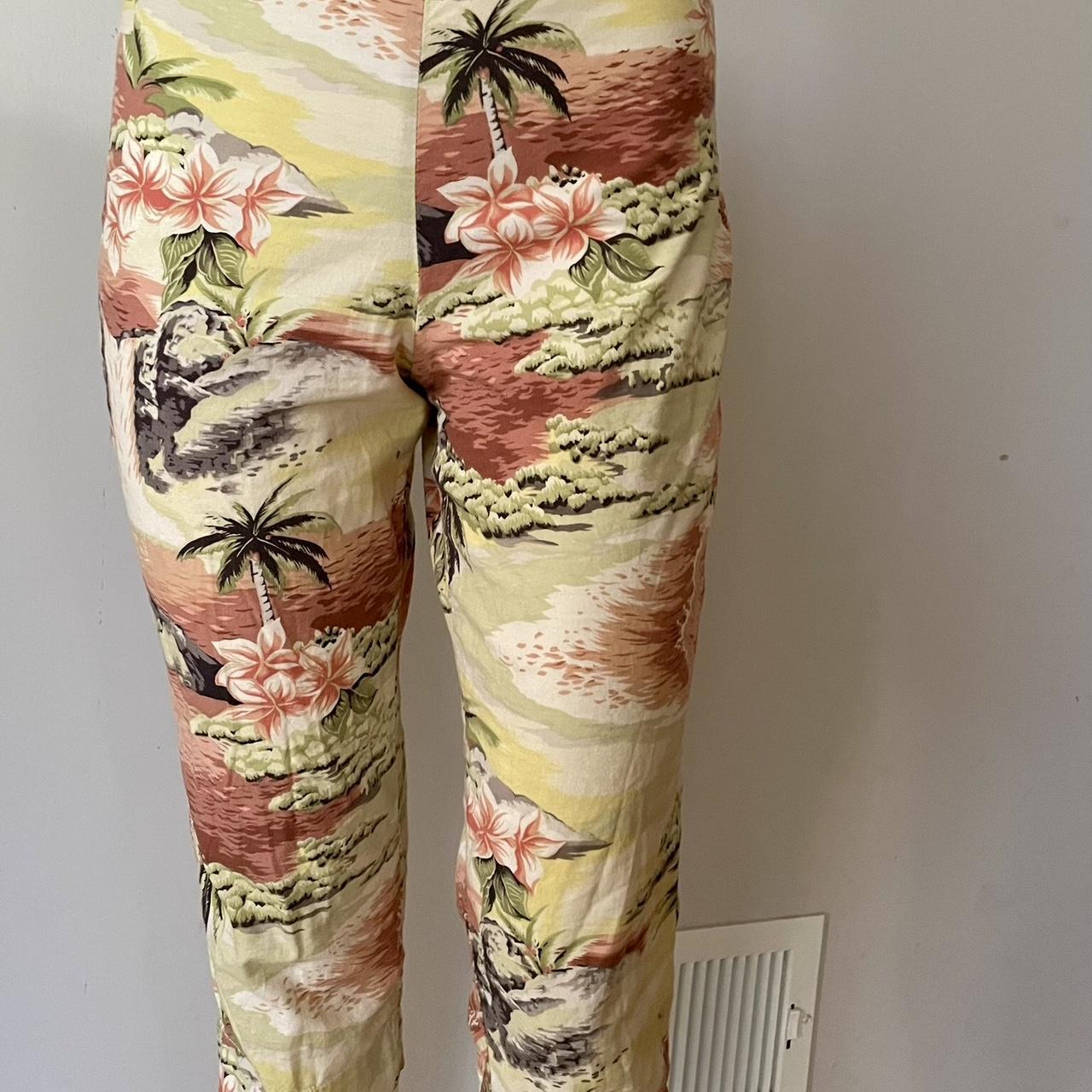 Vintage Stussy women’s Hawaiian short pants!