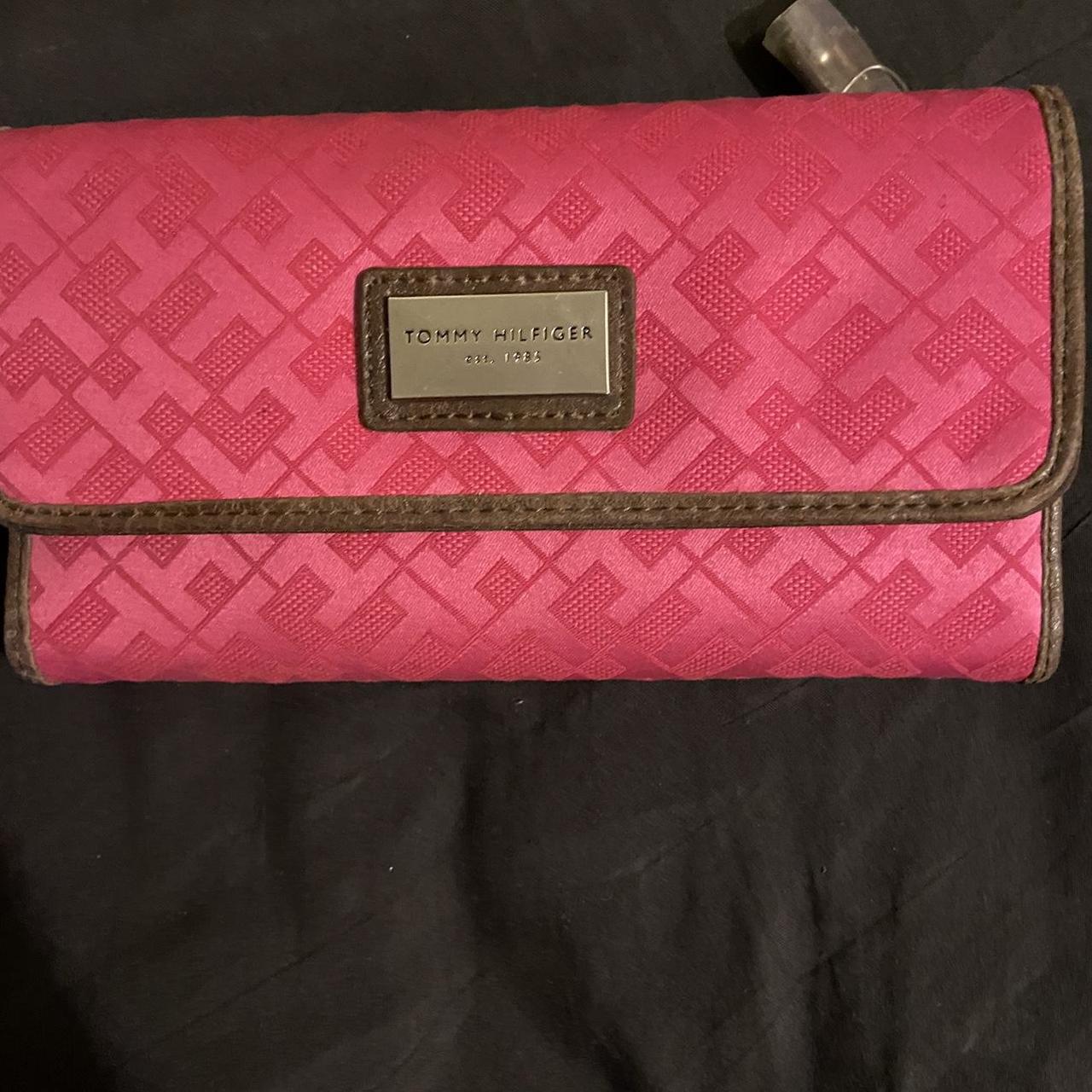 Tommy hilfiger clutch on sale purse