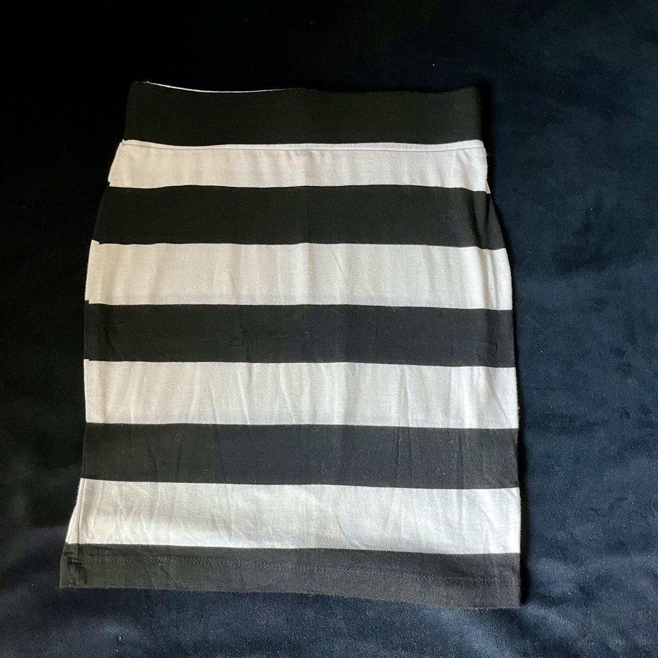 NWT stretchy horizontal striped vintage mini skirt. Depop