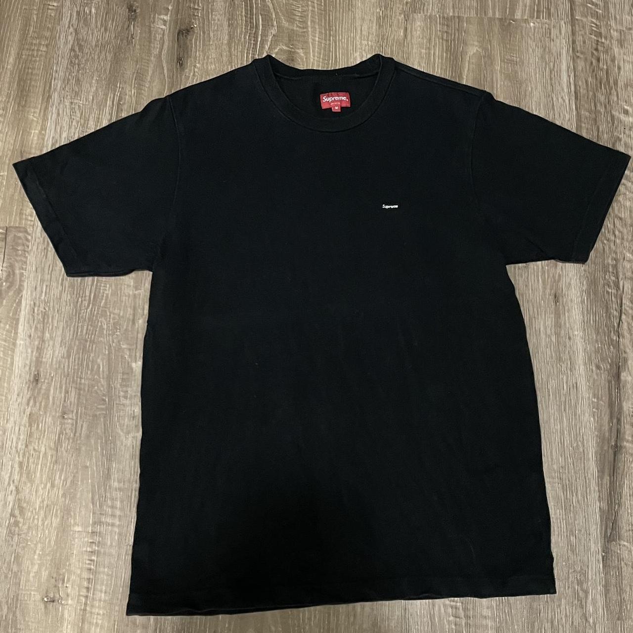 Supreme small logo t hot sale shirt