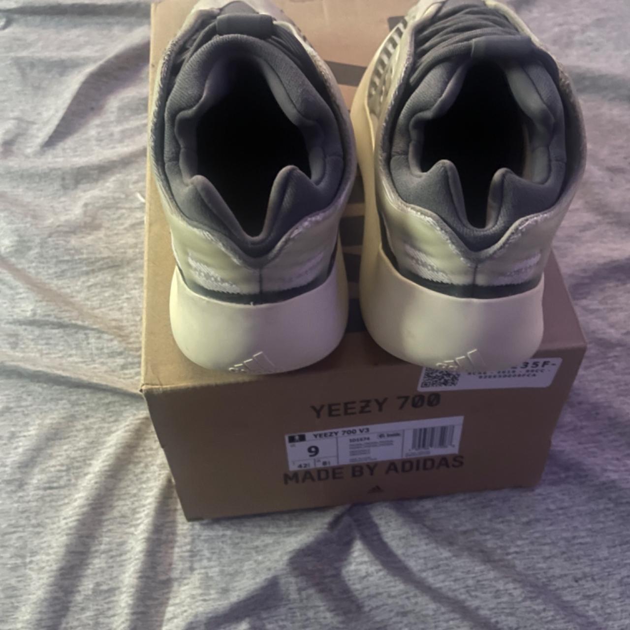 Tan hot sale yeezy 700