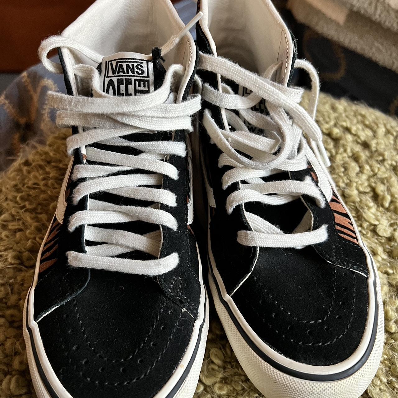 Vans black clearance tennis shoes