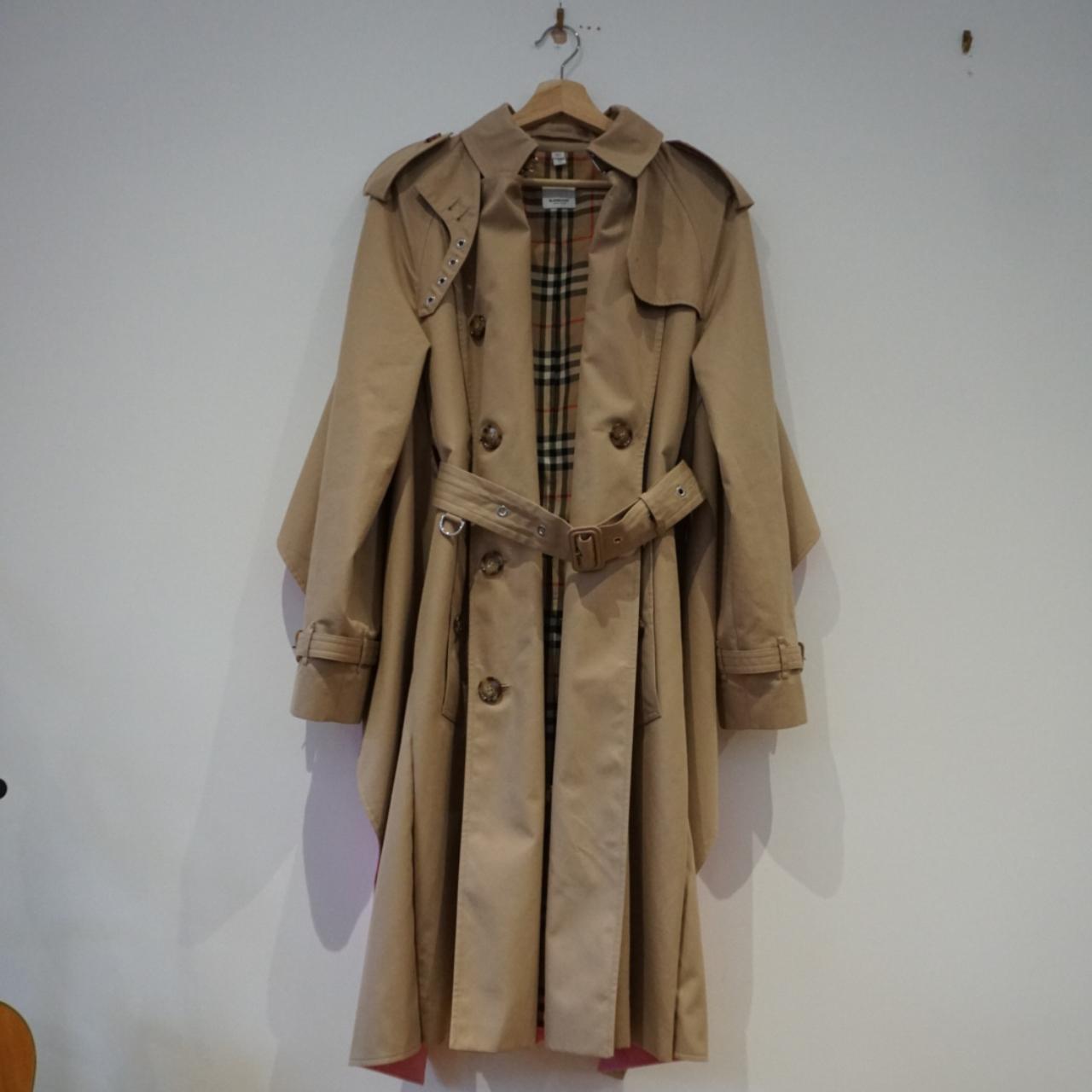 Statement Burberry Soft fawn, Colour Contrast Trench... - Depop