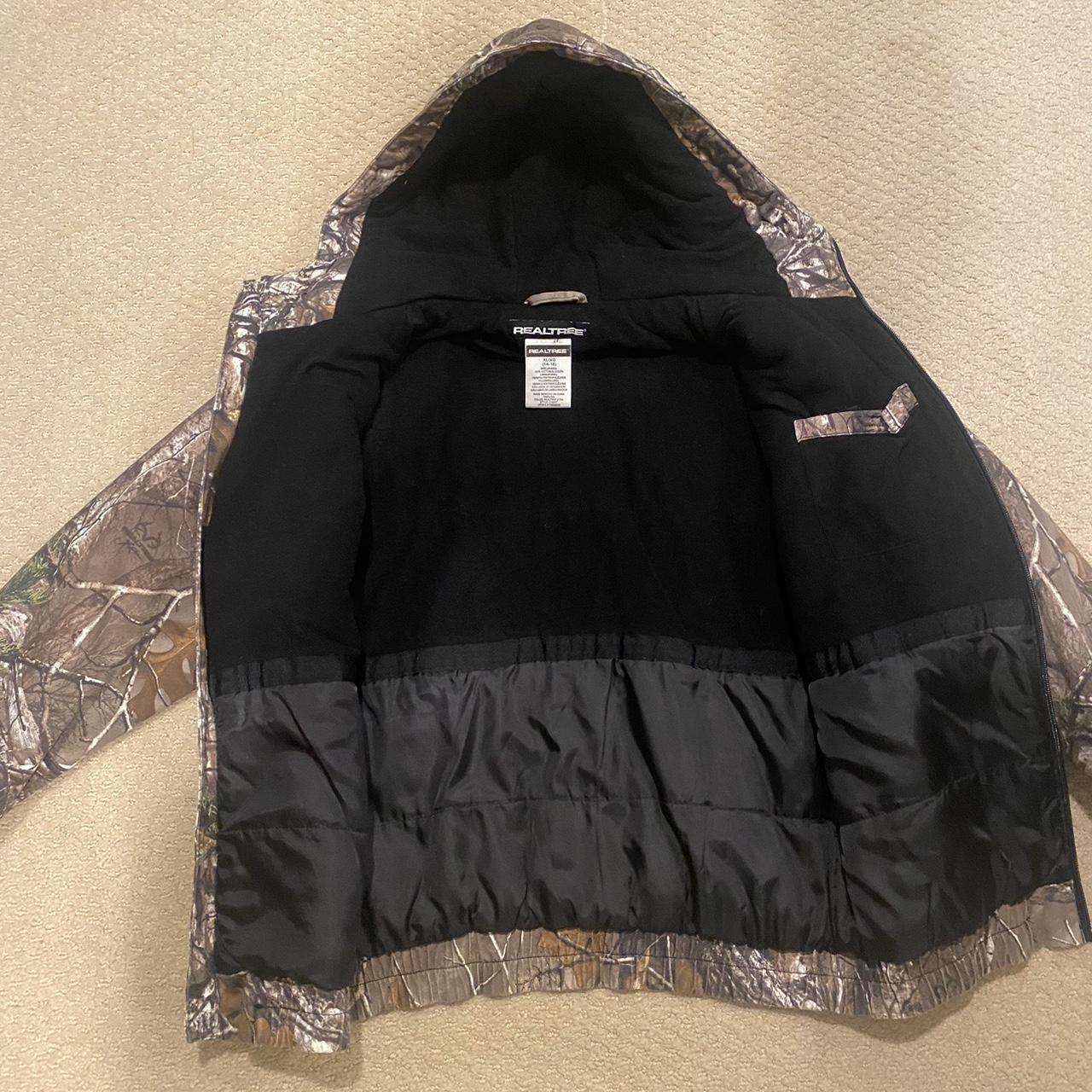 Realtree Camo hunting jacket! Jacket is a YOUTH XL... - Depop