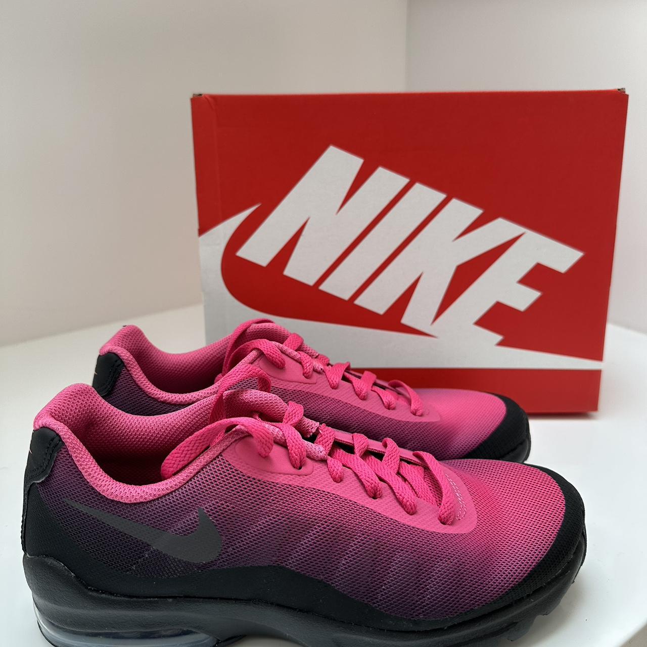 Air max invigor black different and pink