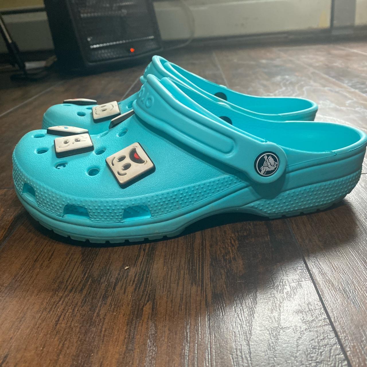 Tiffany shop blue crocs