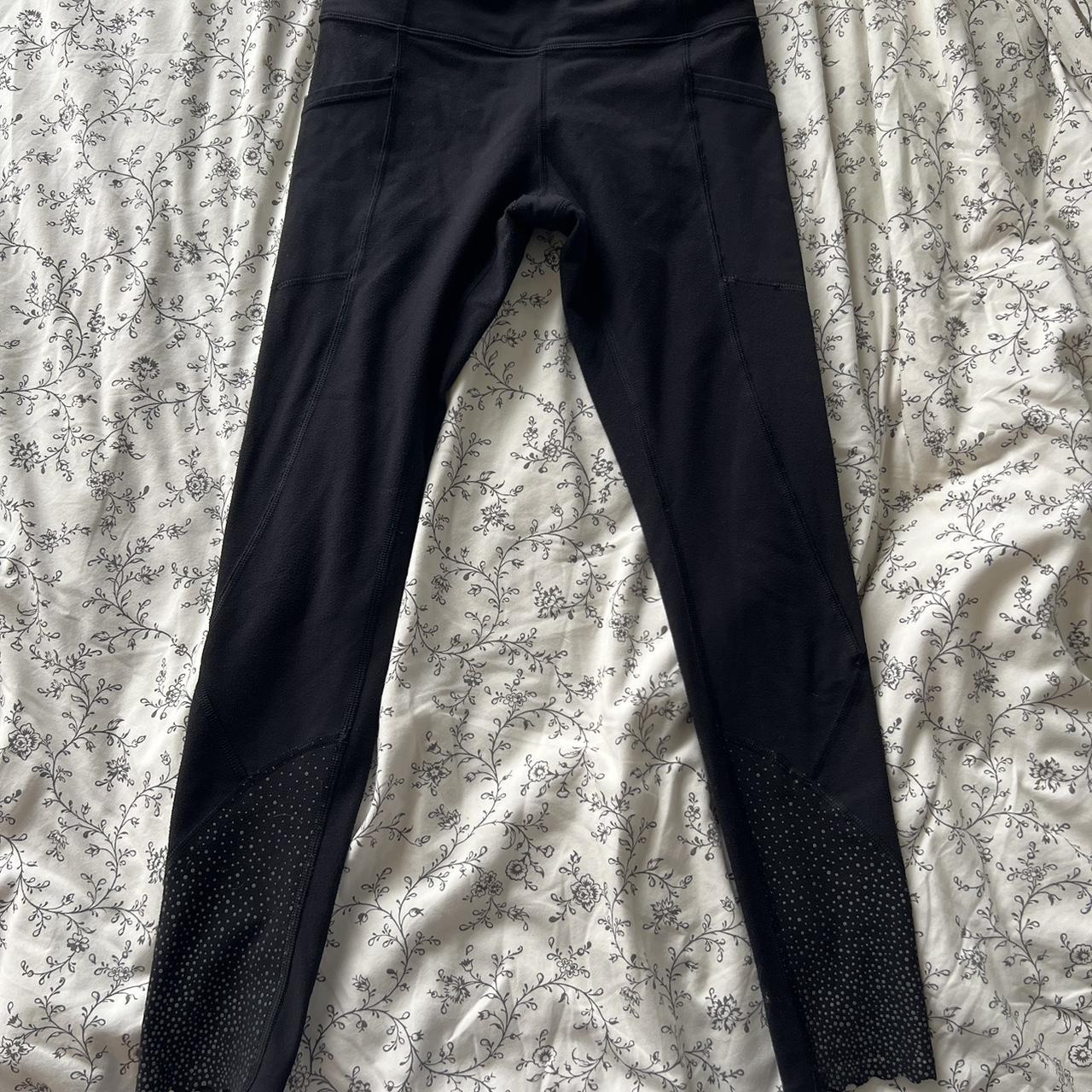 Women's black Lululemon leggings size 4. threading - Depop