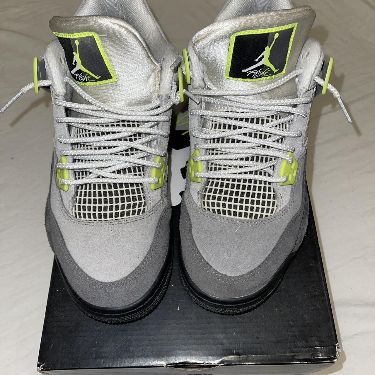 Jordan 4s Neon Retro SE GS SIZE 7Y !,