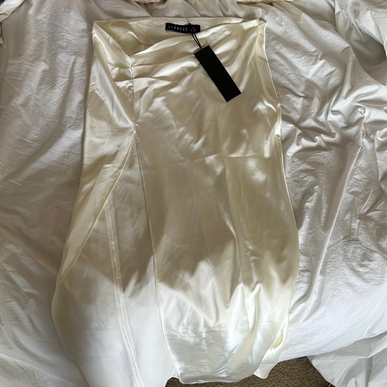 Lioness Women's White and Cream Skirt (3)