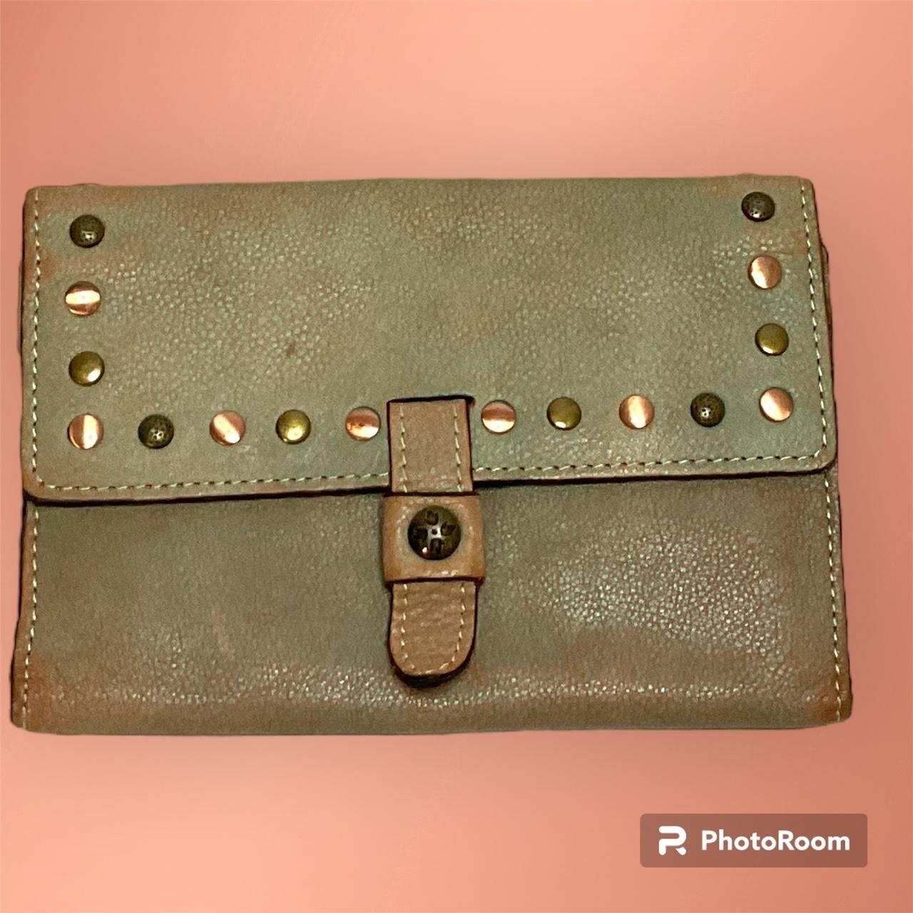 This Patricia Nash Colli wallet is a