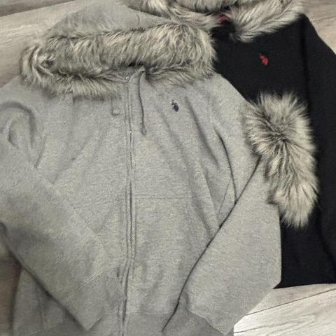 Faux fur-hoodie - Depop