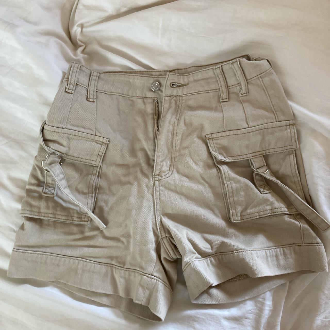 beige cargo shorts ! 💌 reason selling : too big +... - Depop