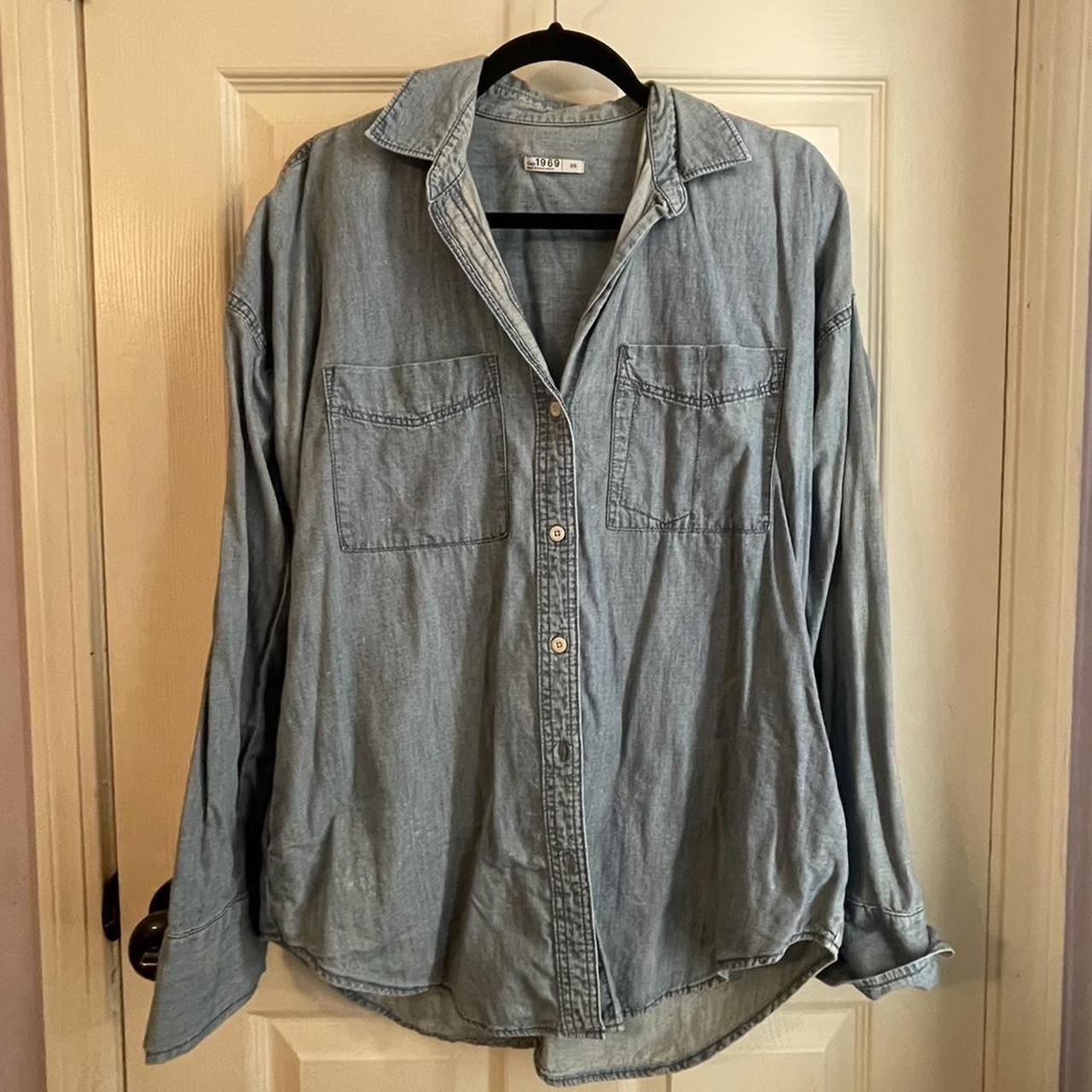 Gap chambray top. From the 2000s. 100% cotton - Depop