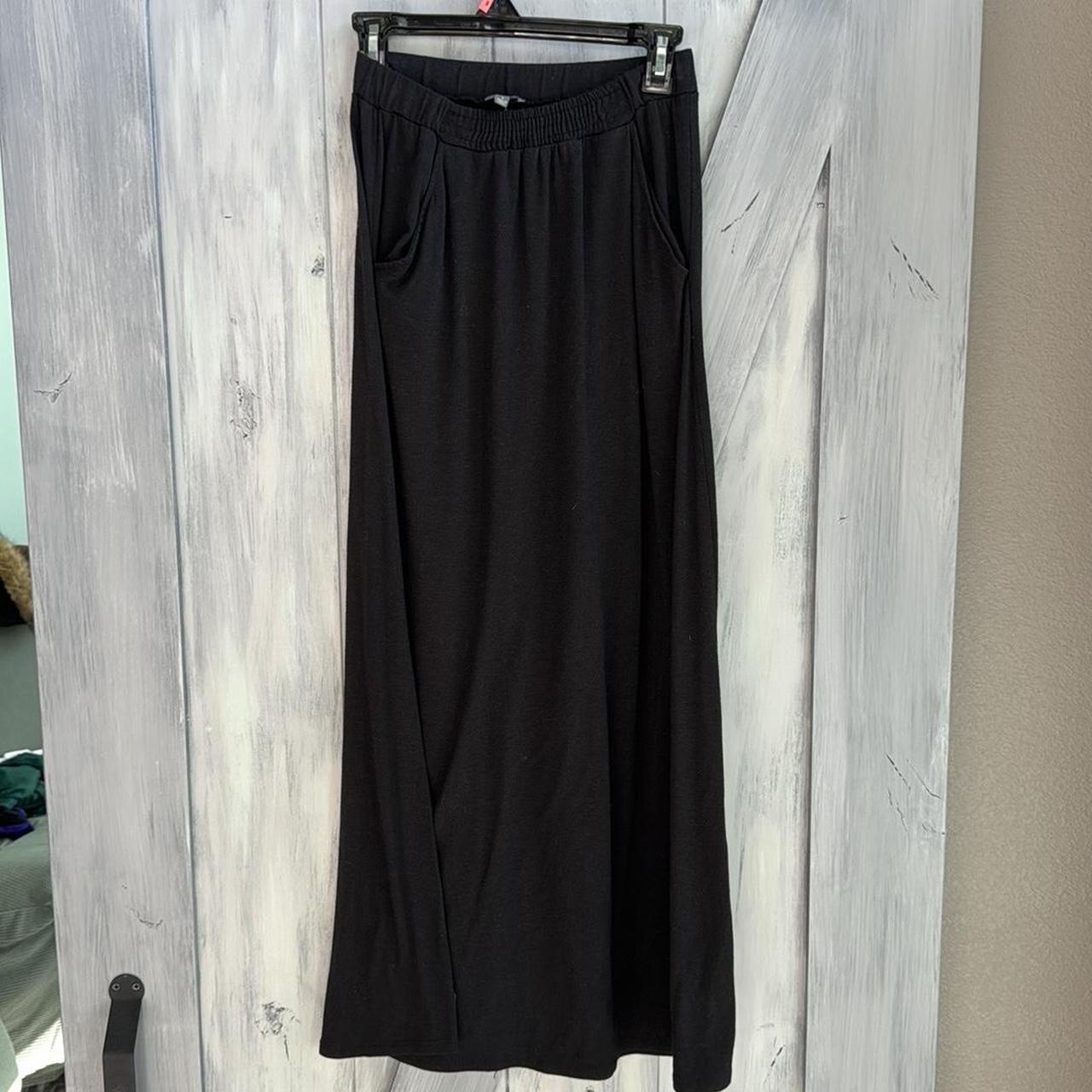 Lily Rose maxi skirt size small with pockets - Depop