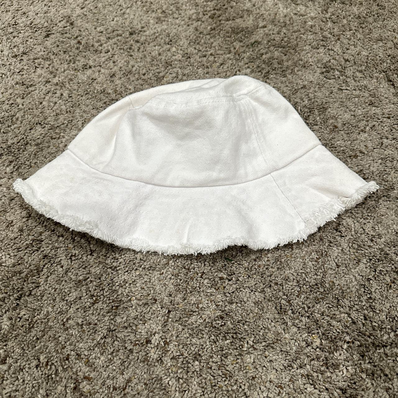 One size fits all bucket hat from tillys. worn - Depop