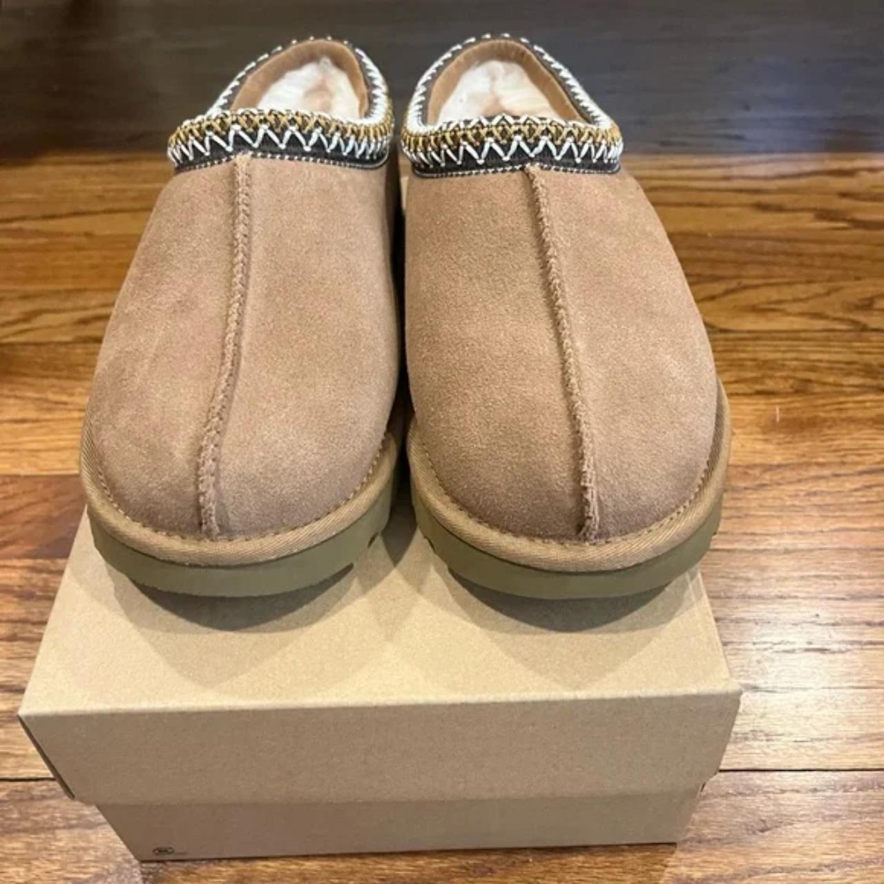 Ugg hot sale slippers 5.5