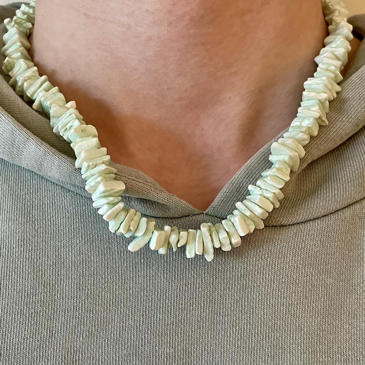 90s Jewelry: A Guide to Puka Shell Necklace & Other 90s Jewelry Trends | 90s  jewelry, 90s jewelry trends, 90s fashion