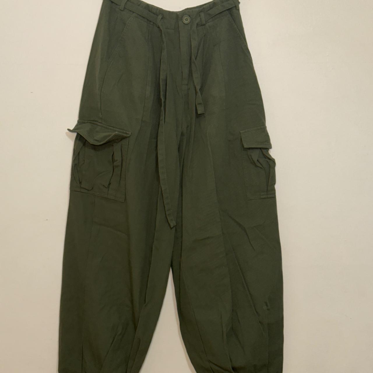 Green cargo pants  PrettyLittleThing USA