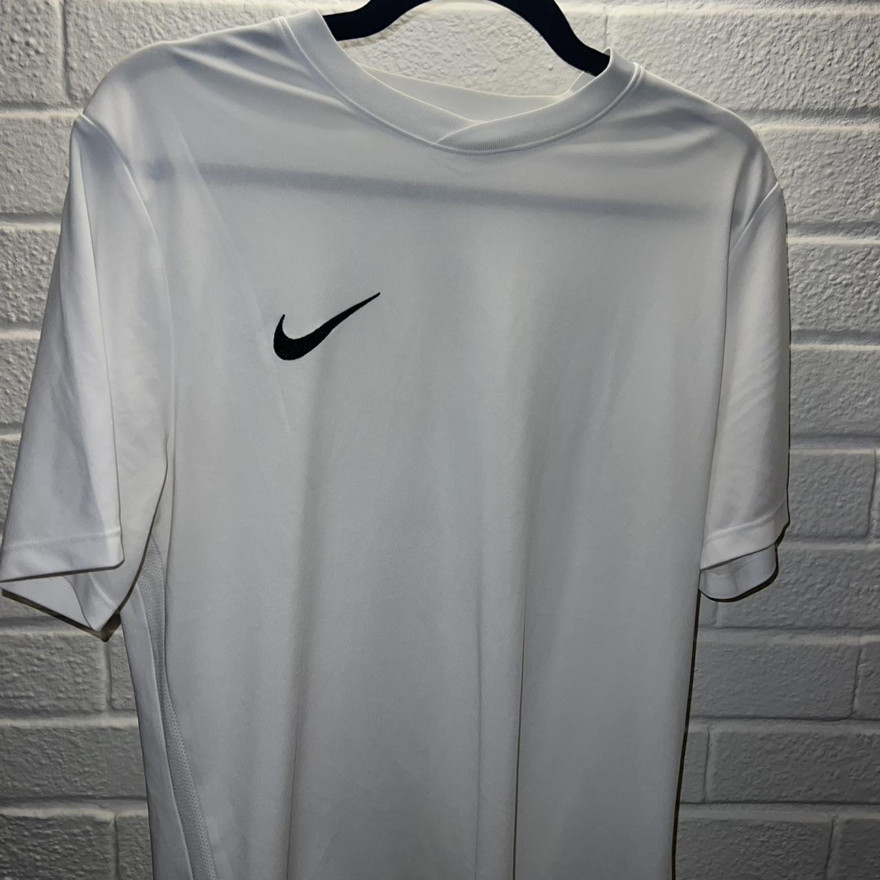 item listed by hennesseyoutlet