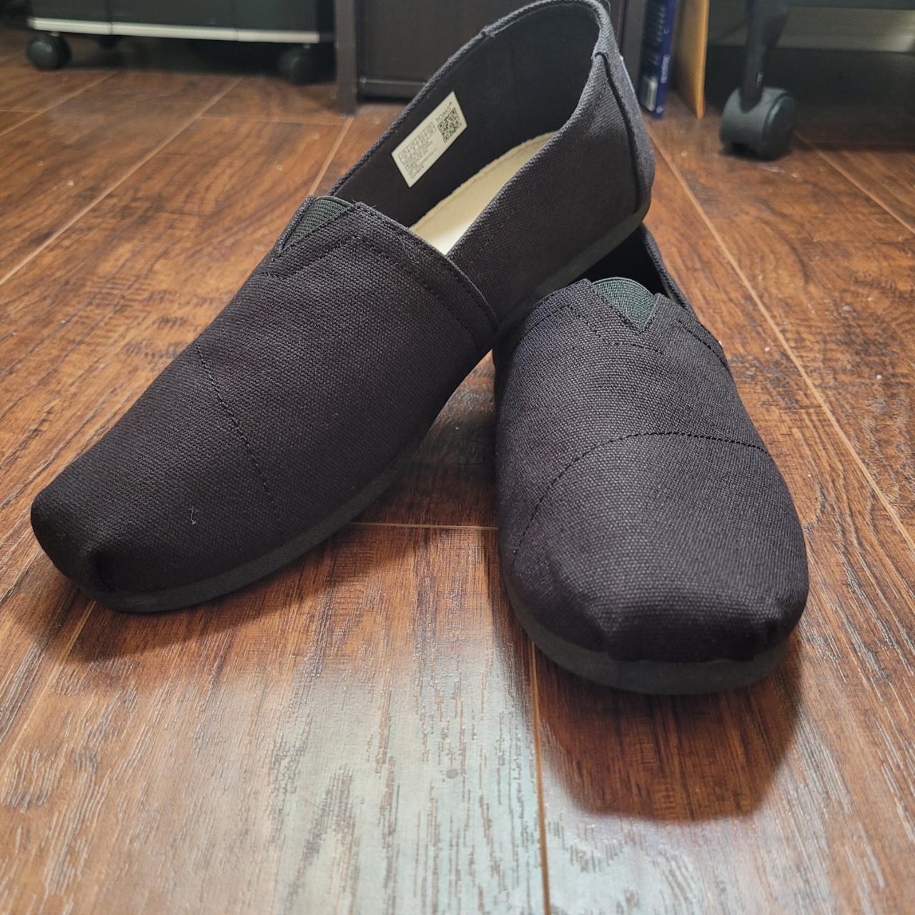 toms black canvas shoes